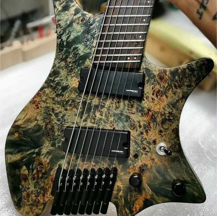 并配以文字:想要学djent先来一把blackmachine吧,啥?