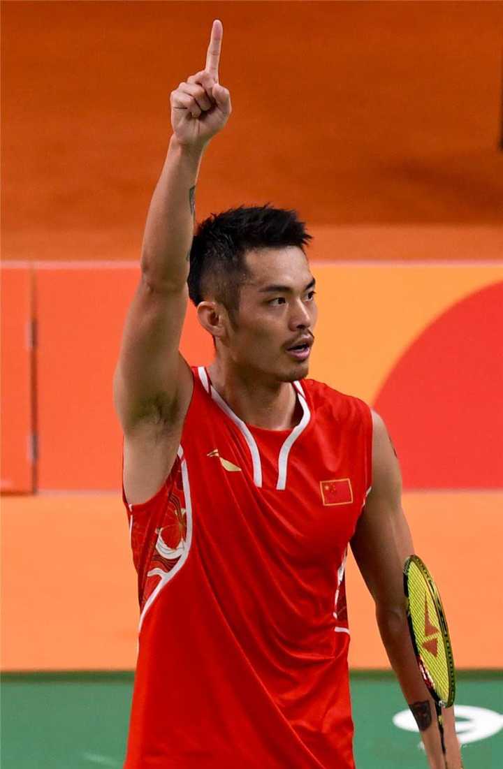 然后16年奥运会,没有了半决赛林丹对李宗伟的消耗,那么李宗伟将一路