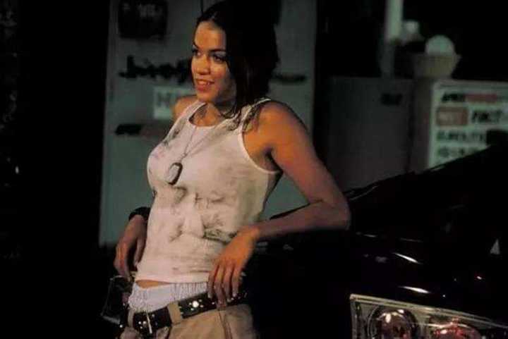 不好惹的当然要数速度与激情里的莱蒂了 唐老大的女人,自带杀婊气场