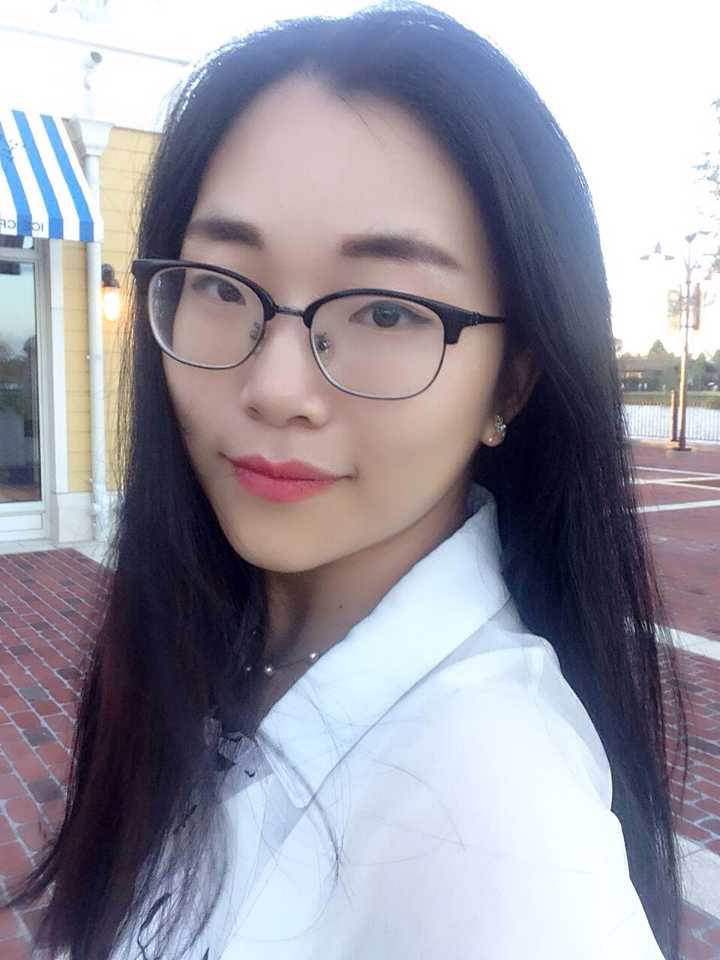 戴眼镜的女孩怎样自拍好看?