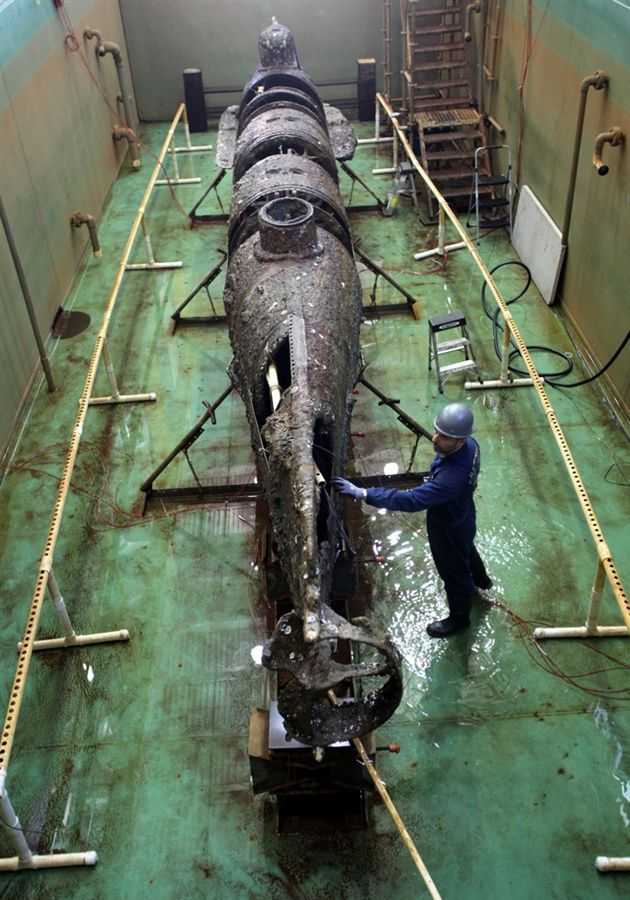 而最早的实战潜艇之一亨利号(南北战争时属南方邦联海军) 在试航时沉