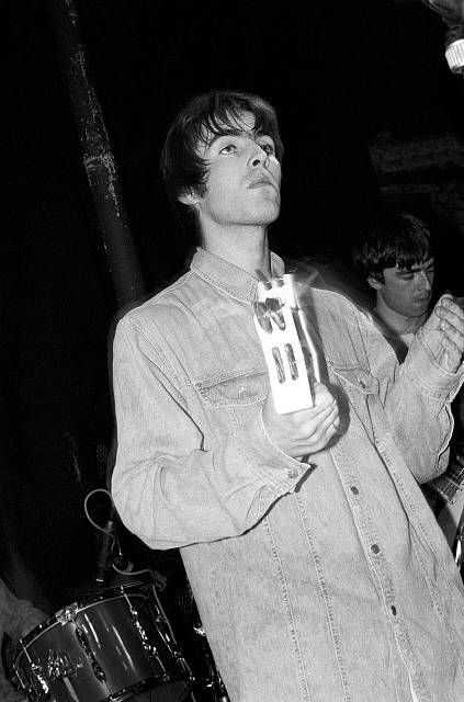 如何评价oasis主唱liam的颜值