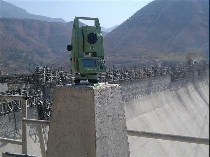 知乎用户 34 人赞同了该回答 这个是边角网观测墩,测量大坝变形的.