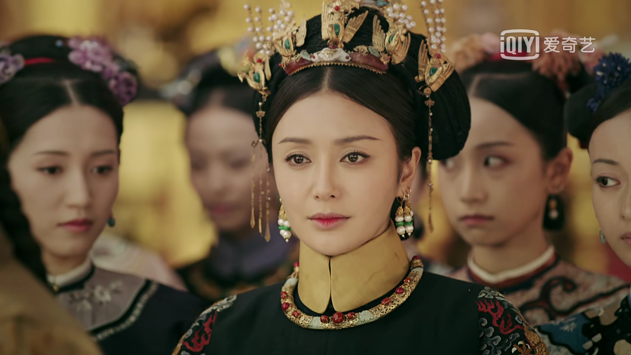 "端庄内敛,大气温柔"这是安意如在她的《再见故宫》中对孝贤纯皇后