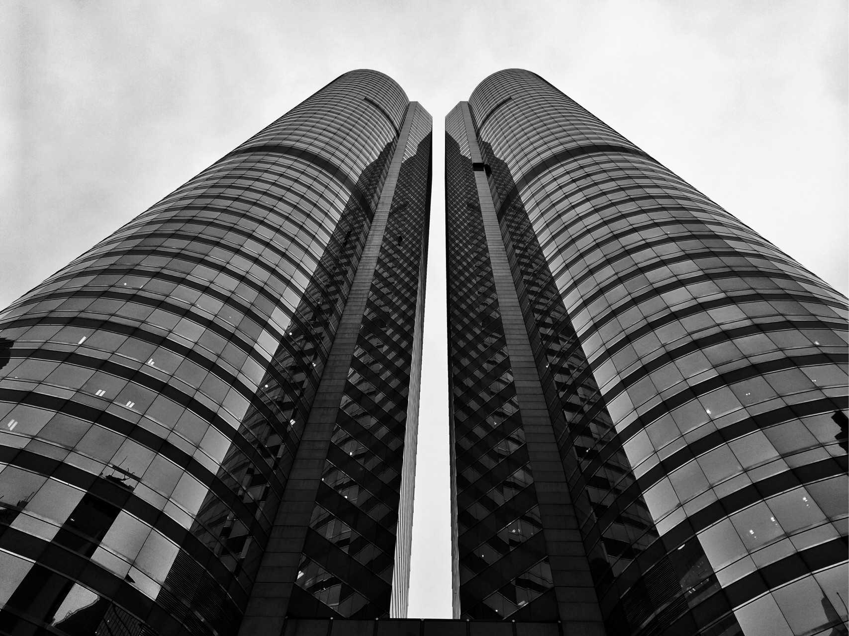 透视的原理:近大远小