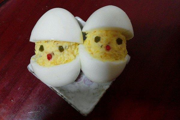 如何愉快地吃白水煮鸡蛋?