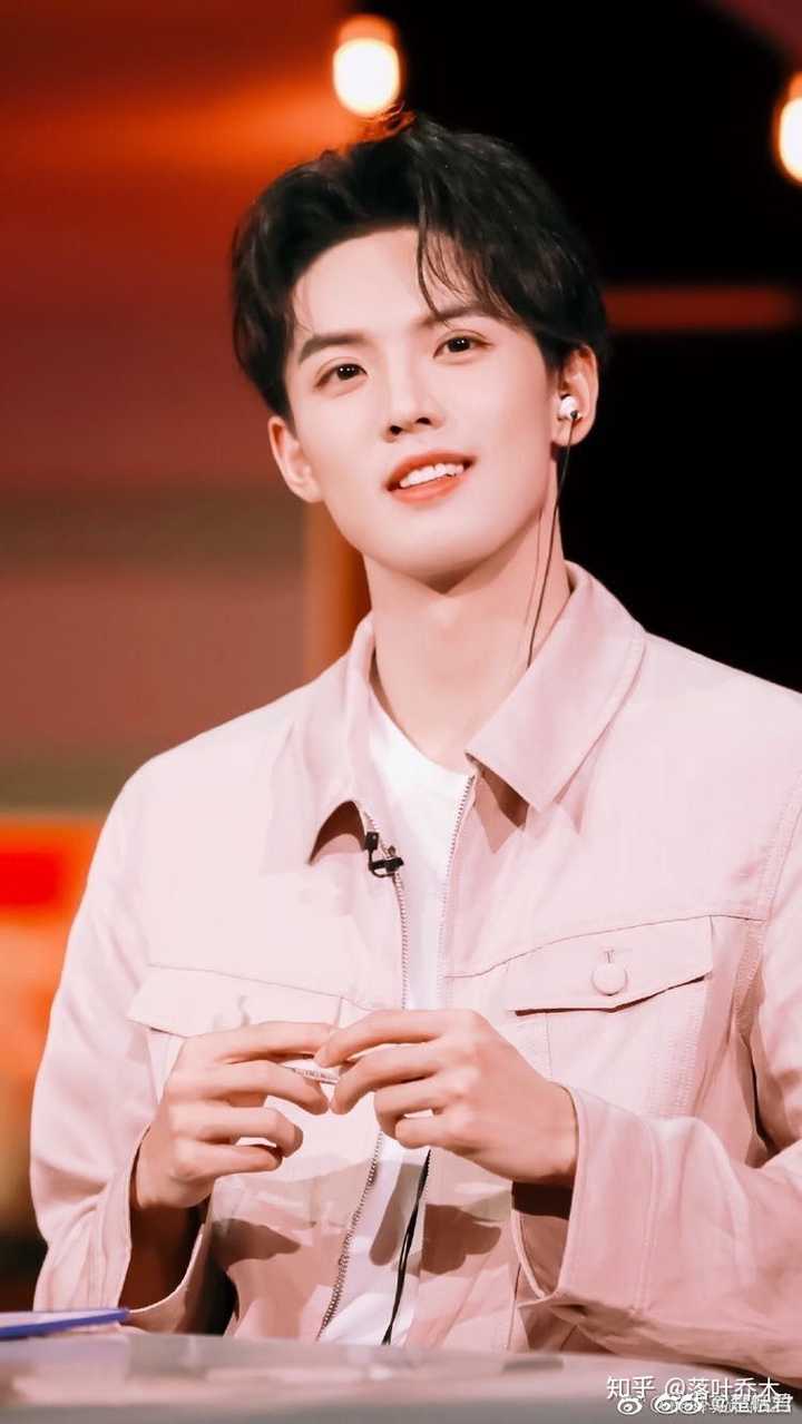 现实中真的有像小说男主一样的男孩子吗?