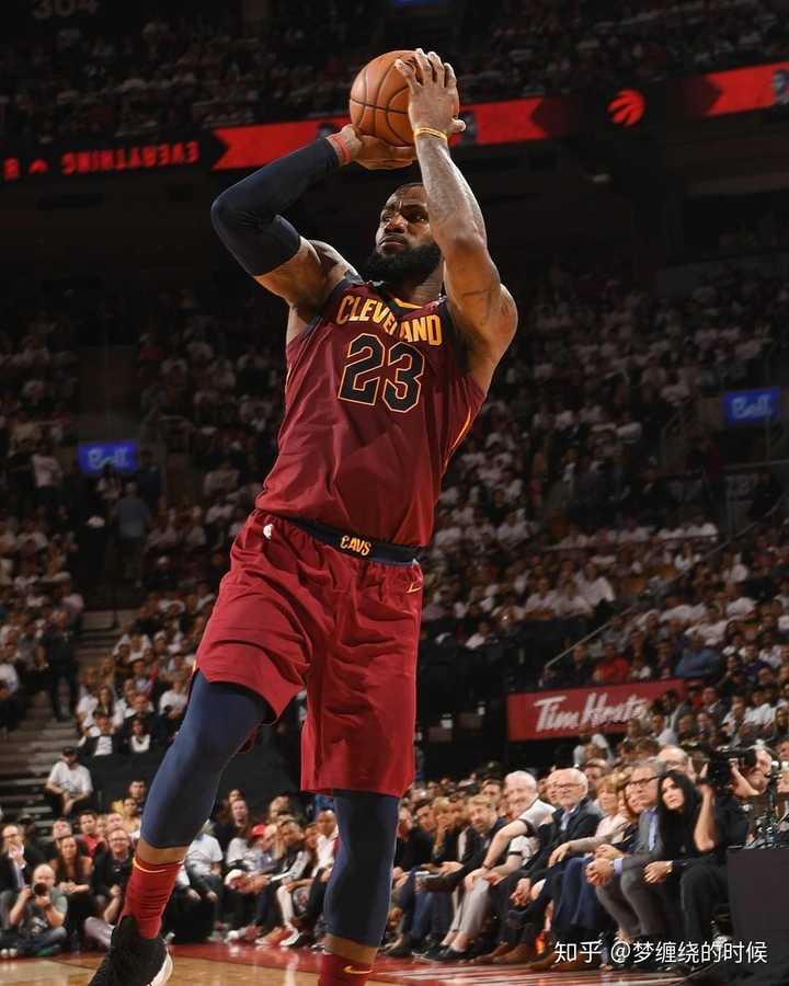 为什么詹姆斯打球动作这么不协调(难看)?