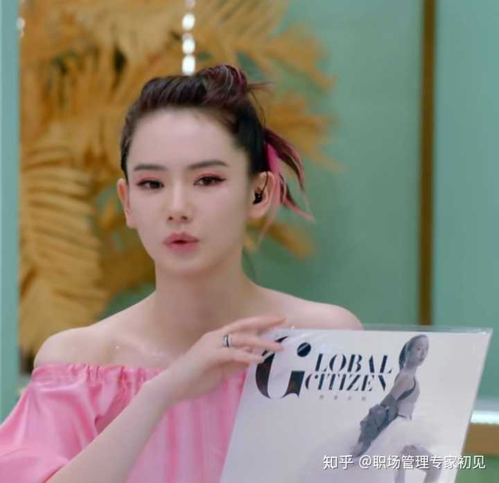 真的太爱戚薇了,作为第二季《beauty小姐》主持人,戚薇从大s手中接过