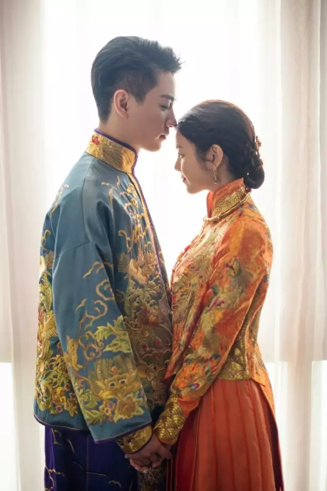 新娘的婚纱和新郎礼服及伴郎伴娘服装应该怎样搭配比较妥当 哪些细节是值得关注的 知乎 新娘的婚纱和新郎礼服及伴郎伴娘服装应该怎样搭配比较妥当 哪些细节是值得关注的 知乎