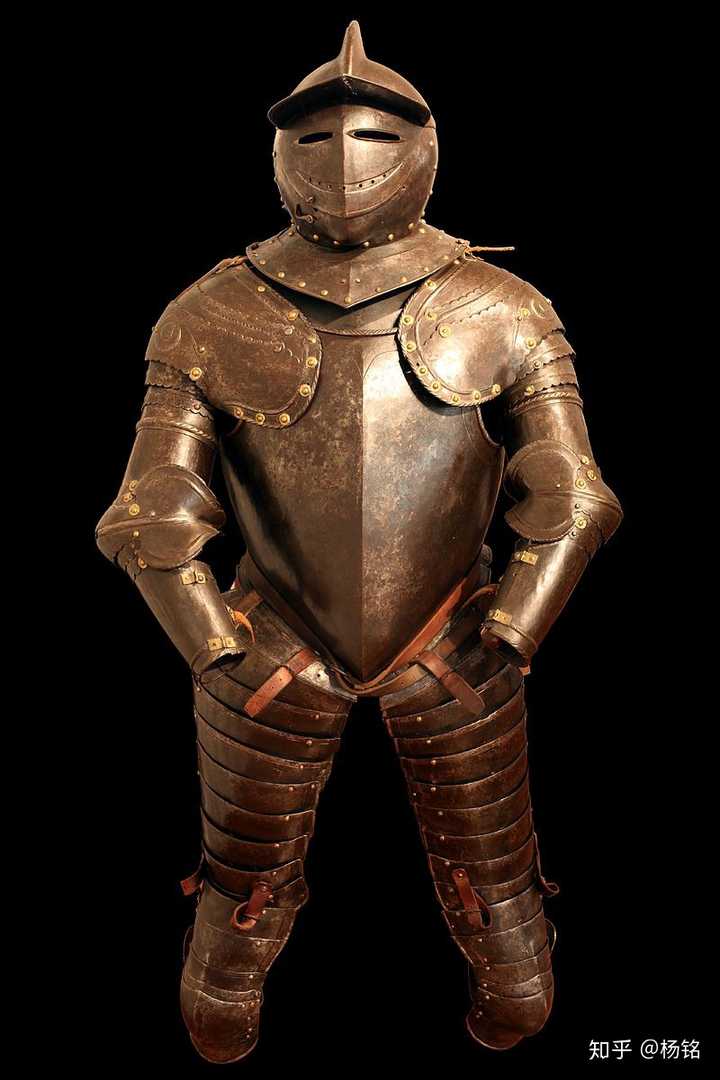 在整个亚洲的盔甲发展进入瓶颈期的时候,在欧洲,板甲体系在15世纪末和