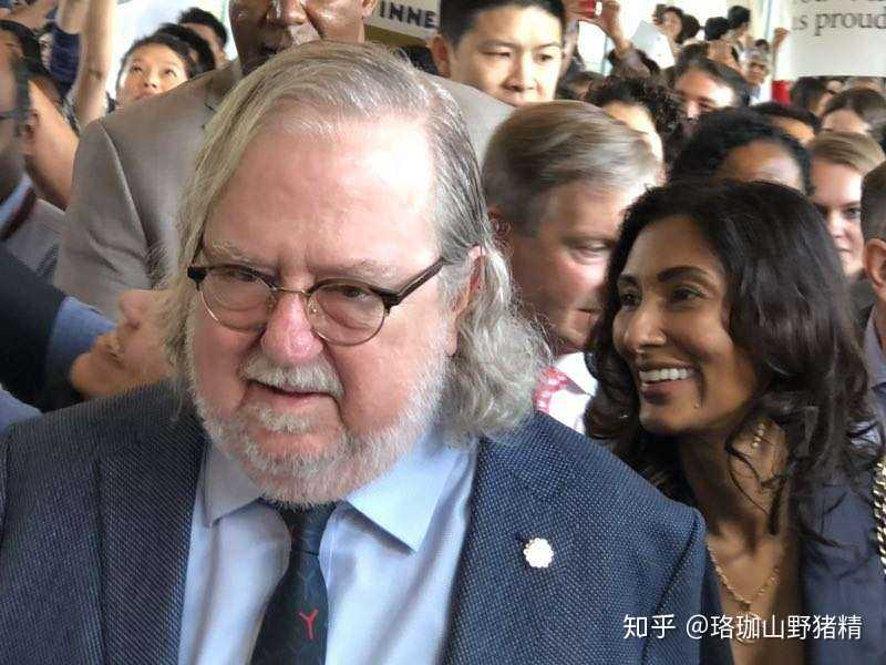 新晋大网红在线游街 人山人海啊 - 知乎