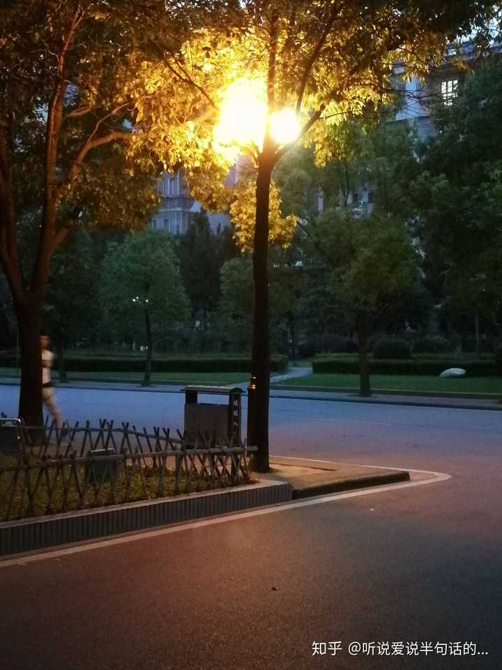 你手机里有没有随手一拍以为很丑但实际上很好看的照片?