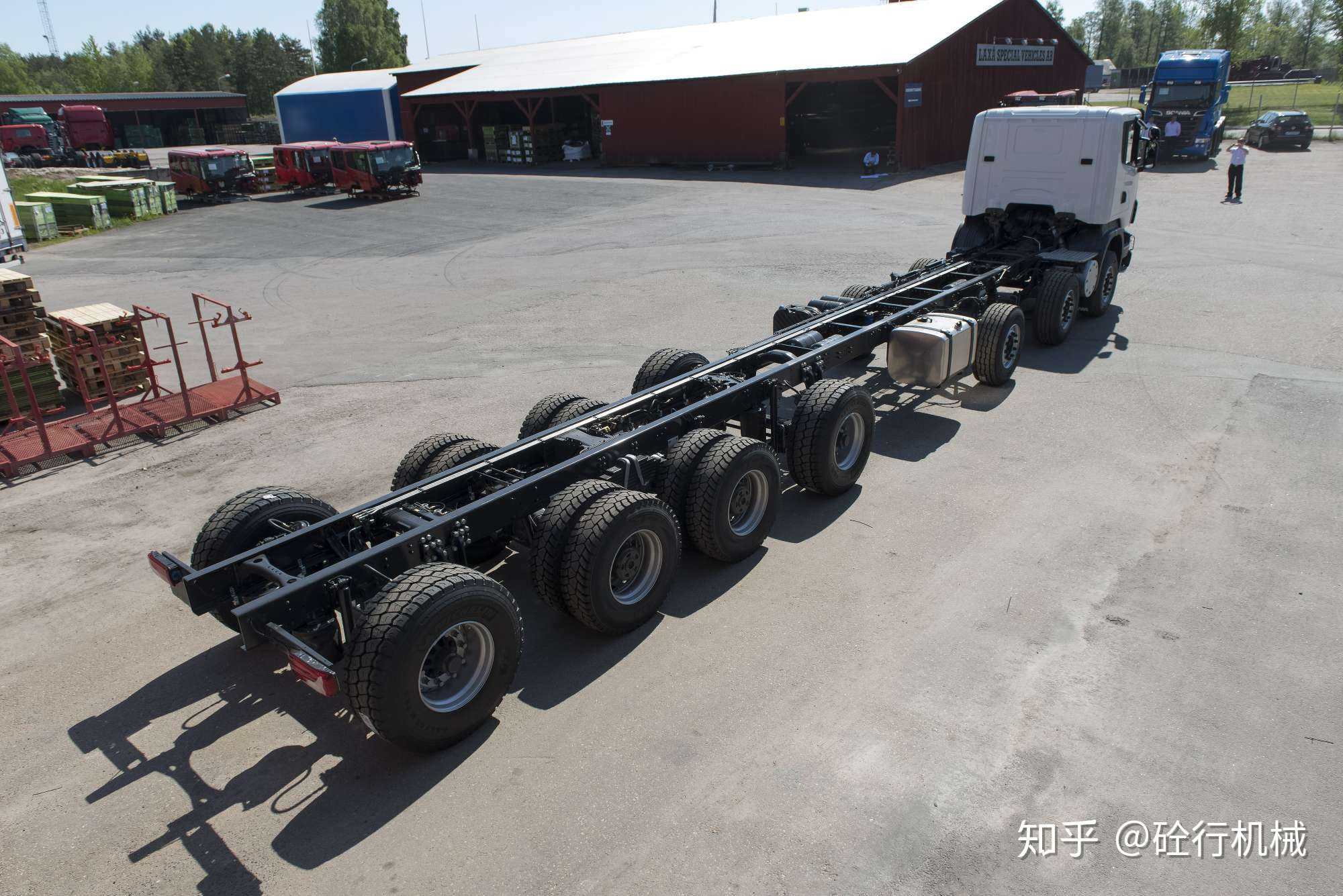 全球最长101米泵车,七桥底盘,七节臂