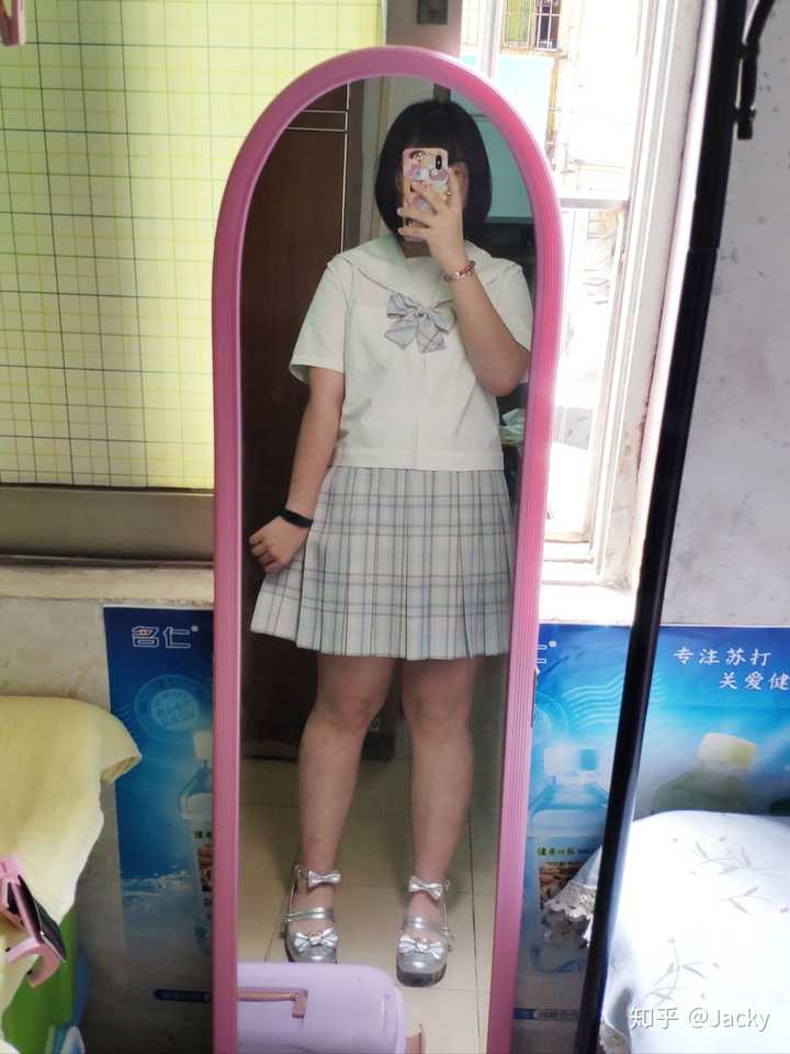 穿jk制服去学校会不会很夸张?