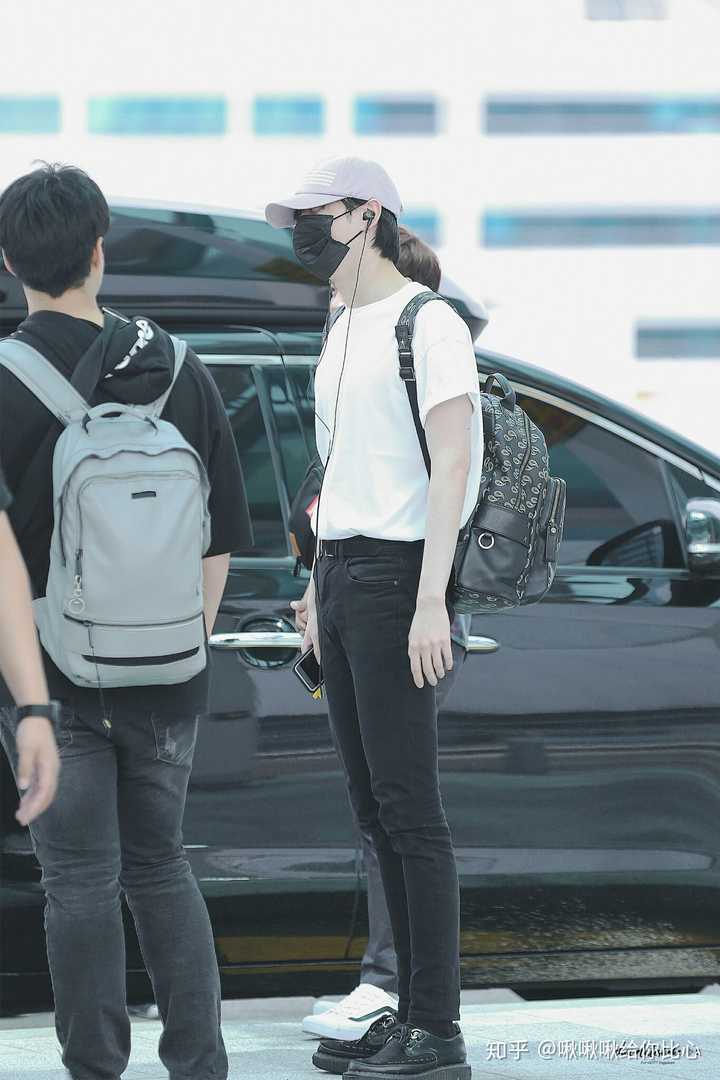 团霸忙内金有谦(曾经的纯洁晶体,现在的性感晶体) 大海啊,全是水!