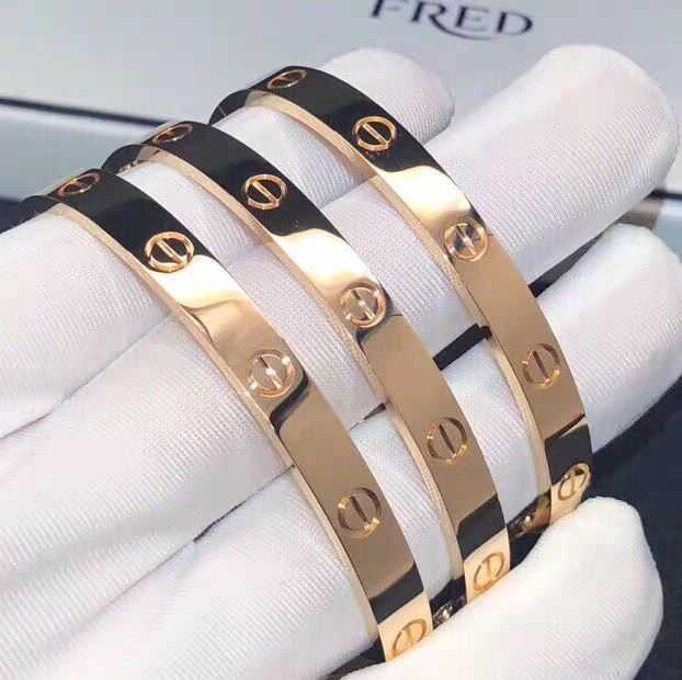 有哪些烂大街的奢侈品单品?