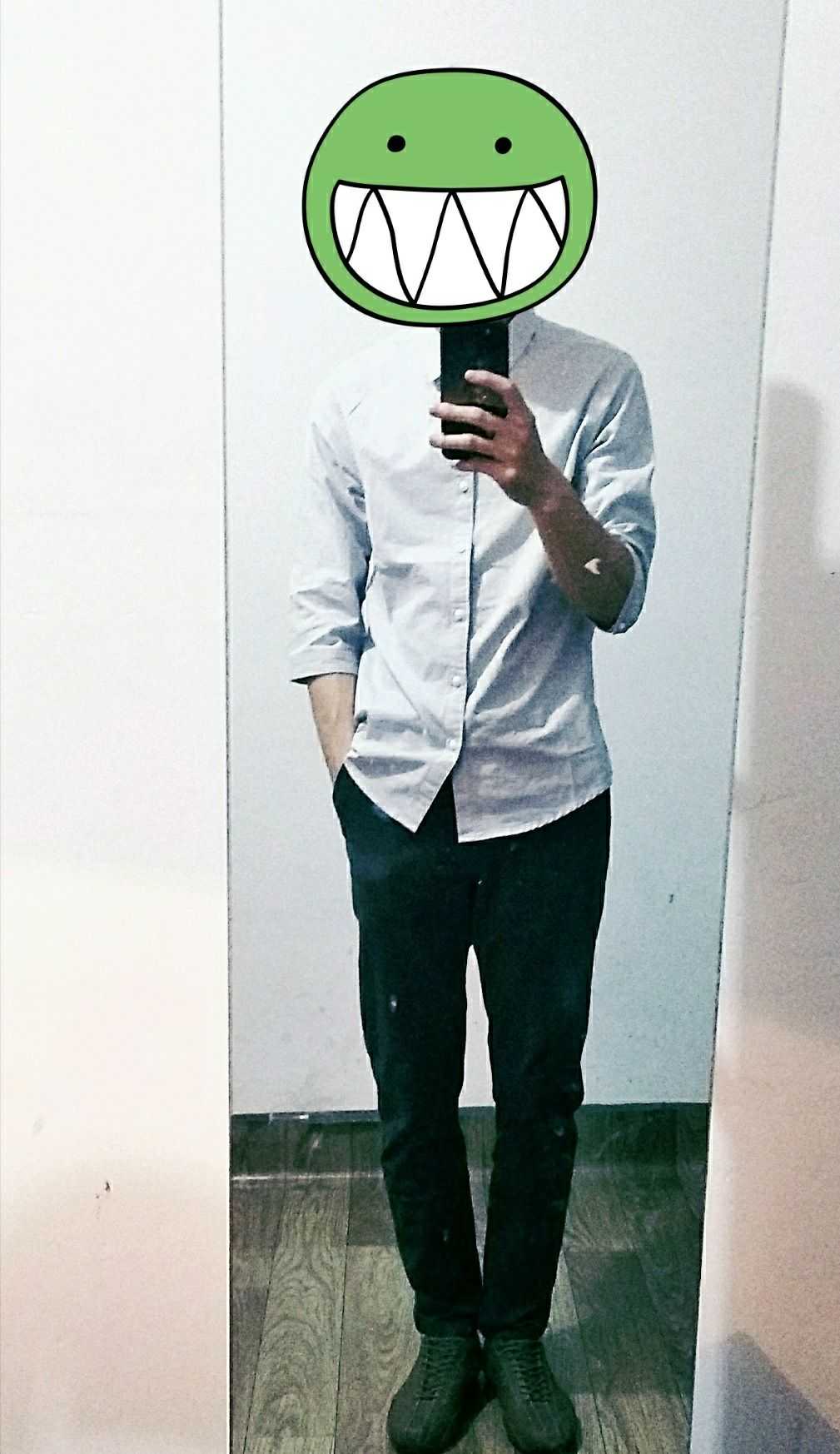 我便是笑笑不说话,后来有次公司旅游出去玩我穿泳裤光着上身回来以后