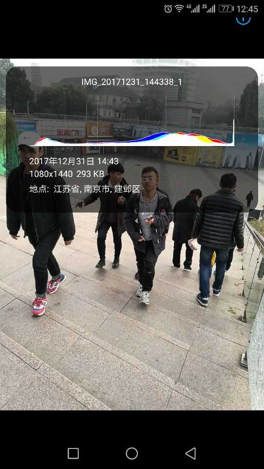 我们去千面图文打印毕业图册和论文,刚从地铁站出来.