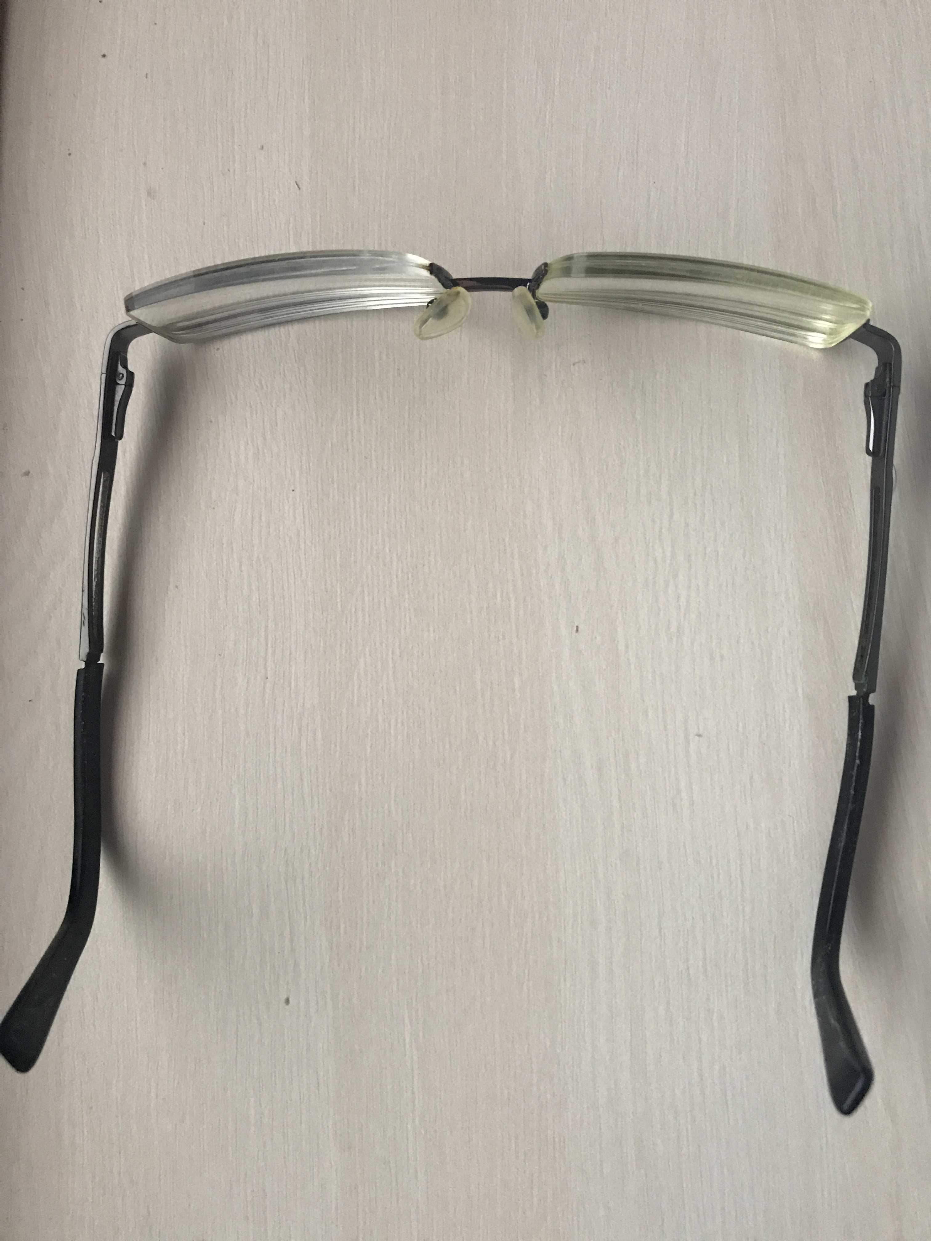 先天性散光700度,每副眼睛都是4000元起,在美国时候摔坏了镜片去