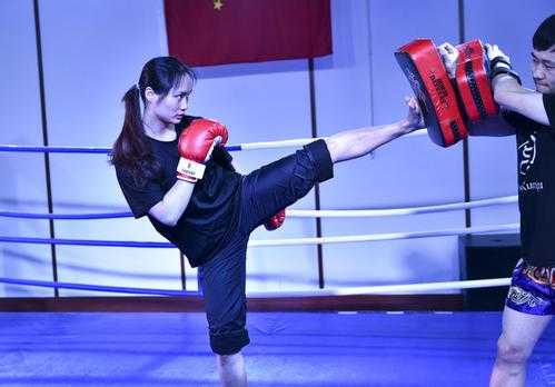 22岁女生可以学散打吗,我零基础,有22岁才学散打的吗?