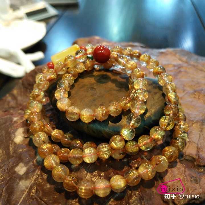 想问一种手链,一百多颗,珠宝材质.