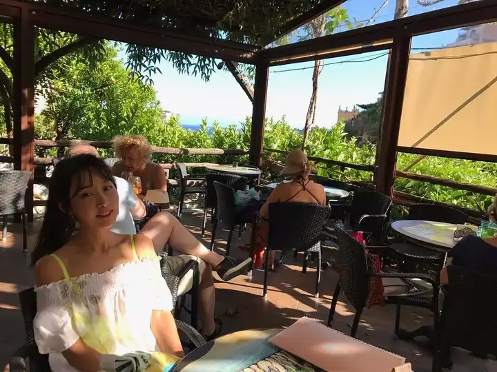 身材火辣,和女儿同框似姐妹,别人猜不出年龄是一种什么体验?