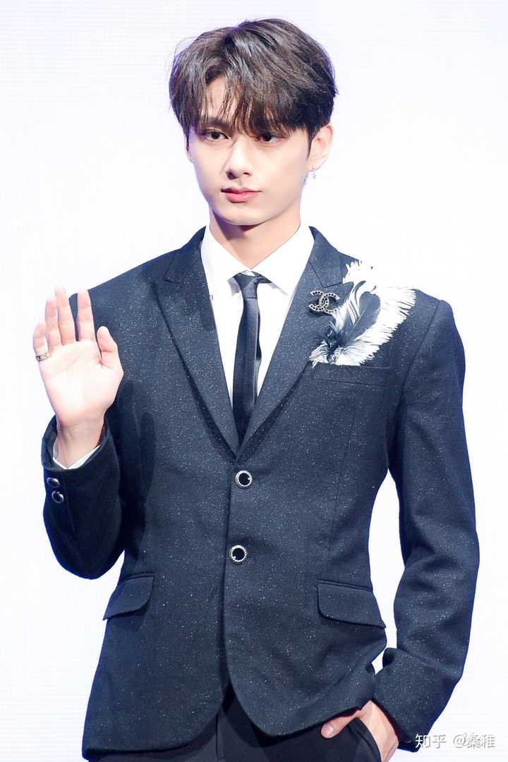 哪些韩爱豆是天生的衣架子?