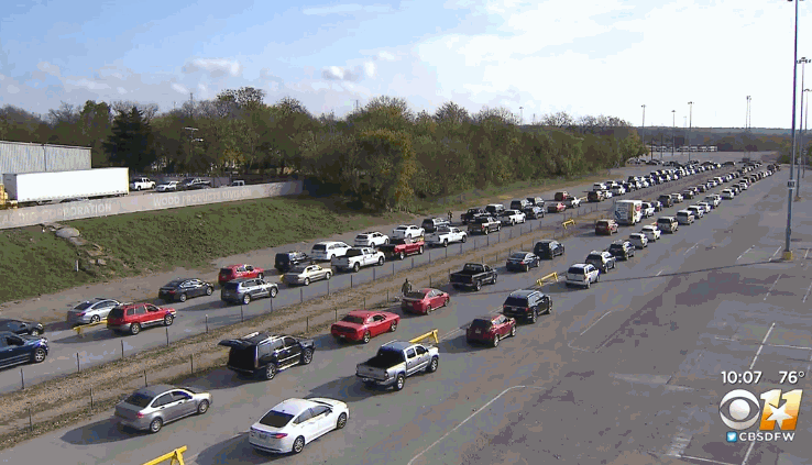 正义的炎头使 的想法: 今年11月感恩节前夕,得州上万美国人驾车