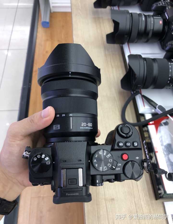 第一台相机选索尼a7m3还是尼康z6?