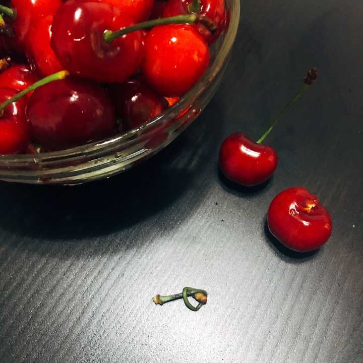 如何用舌头给樱桃梗打结