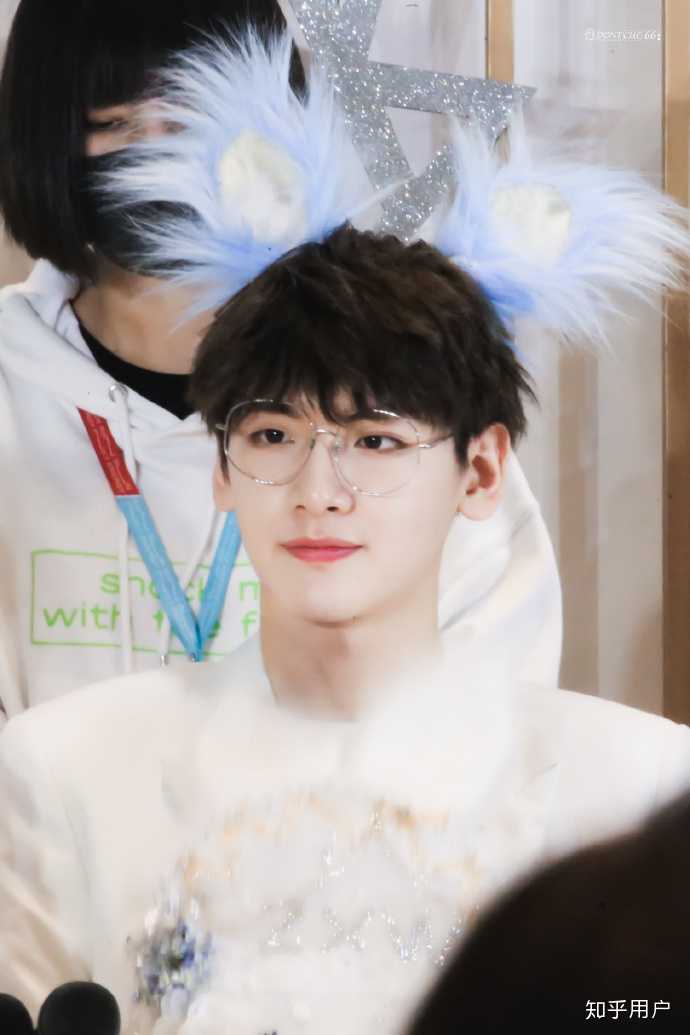 有没有人觉得翟潇闻在模仿郭子凡的路线?