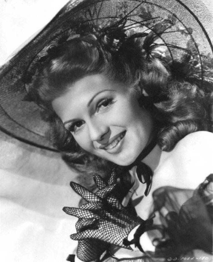 即便丽塔海华丝这样的女人,在没有找到自己适合的整体造型的时候,也