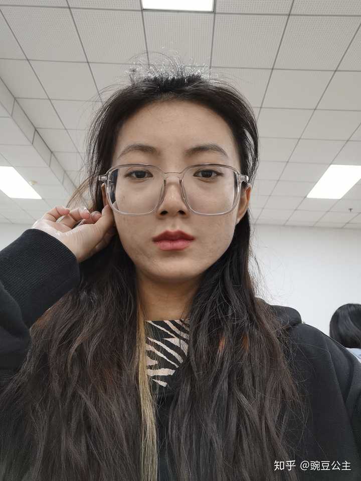 长得"天生臭脸"的女生是什么体验?