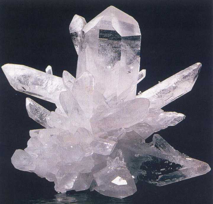 4 石英晶簇(汪新文 等 1999)