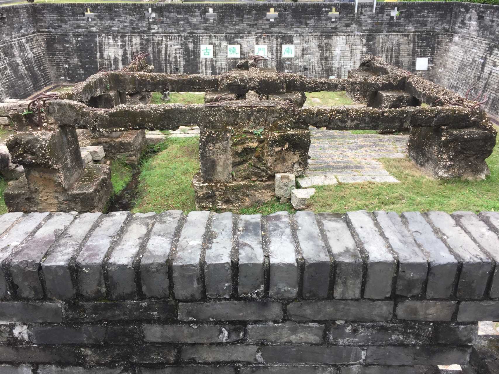 今天逛到九龙寨城,遇到热心的义工伯伯,… - 知乎