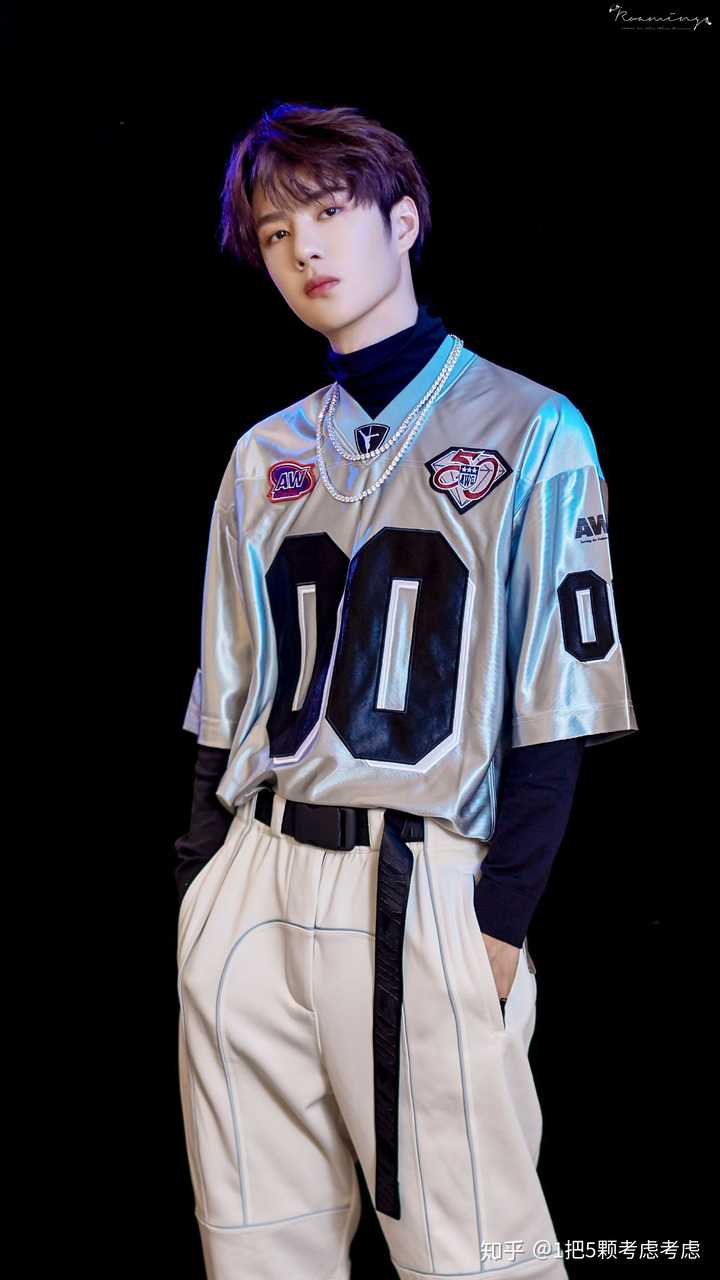 有没有王一博特别神颜的图!