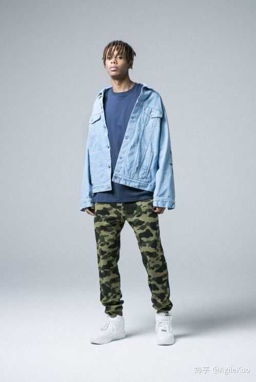 正式成立了以猿人和迷彩为基调的bape,全名a bathing ape in lukewarm