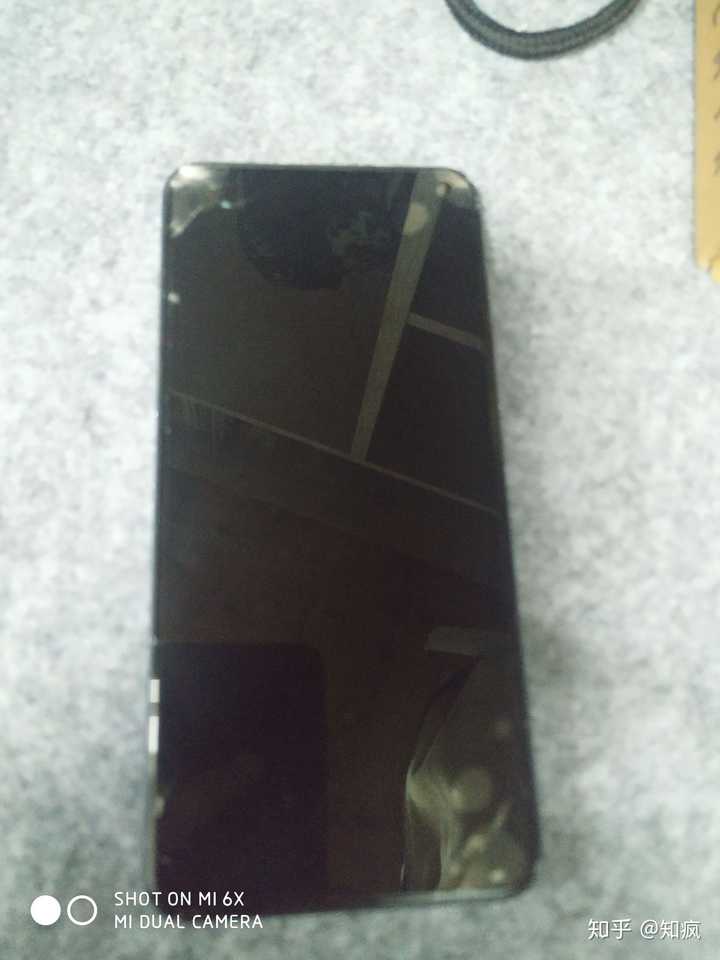 iqoo3的手机昨晚跑步不小心掉下来磕到了,然后第二天就这样了,购买得