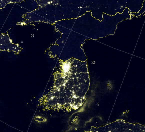 邕生 的想法: 朝鲜半岛夜间的卫星照片.