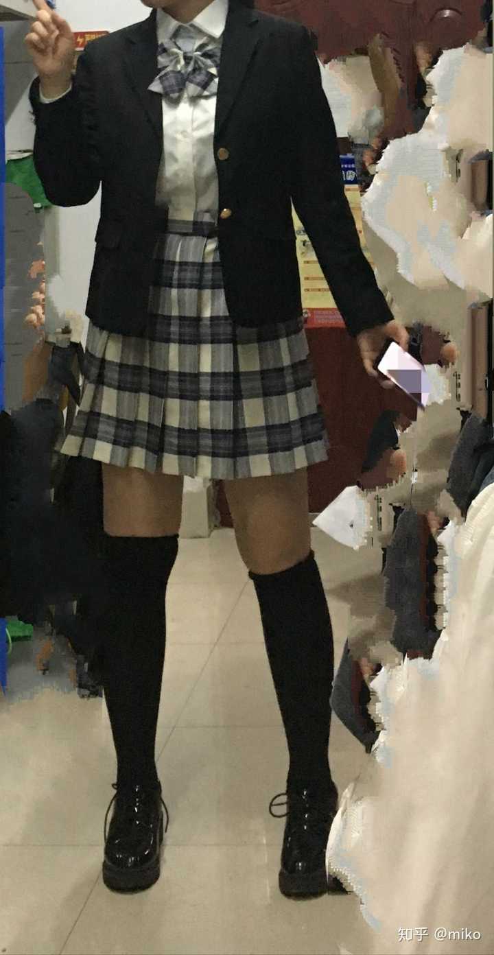 小腿粗的女生穿 jk 制服時適合哪種襪子?