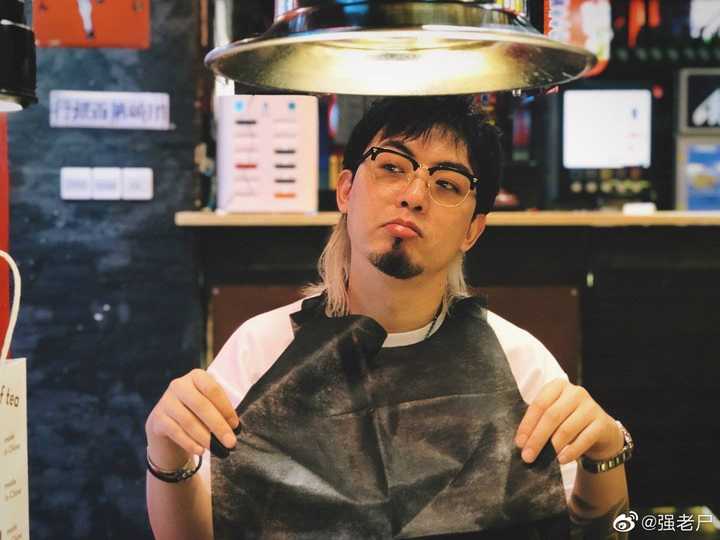 知名画手玫瑰机关枪疑似遭到纹身师男友pua抑郁自杀而亡事情真相如何