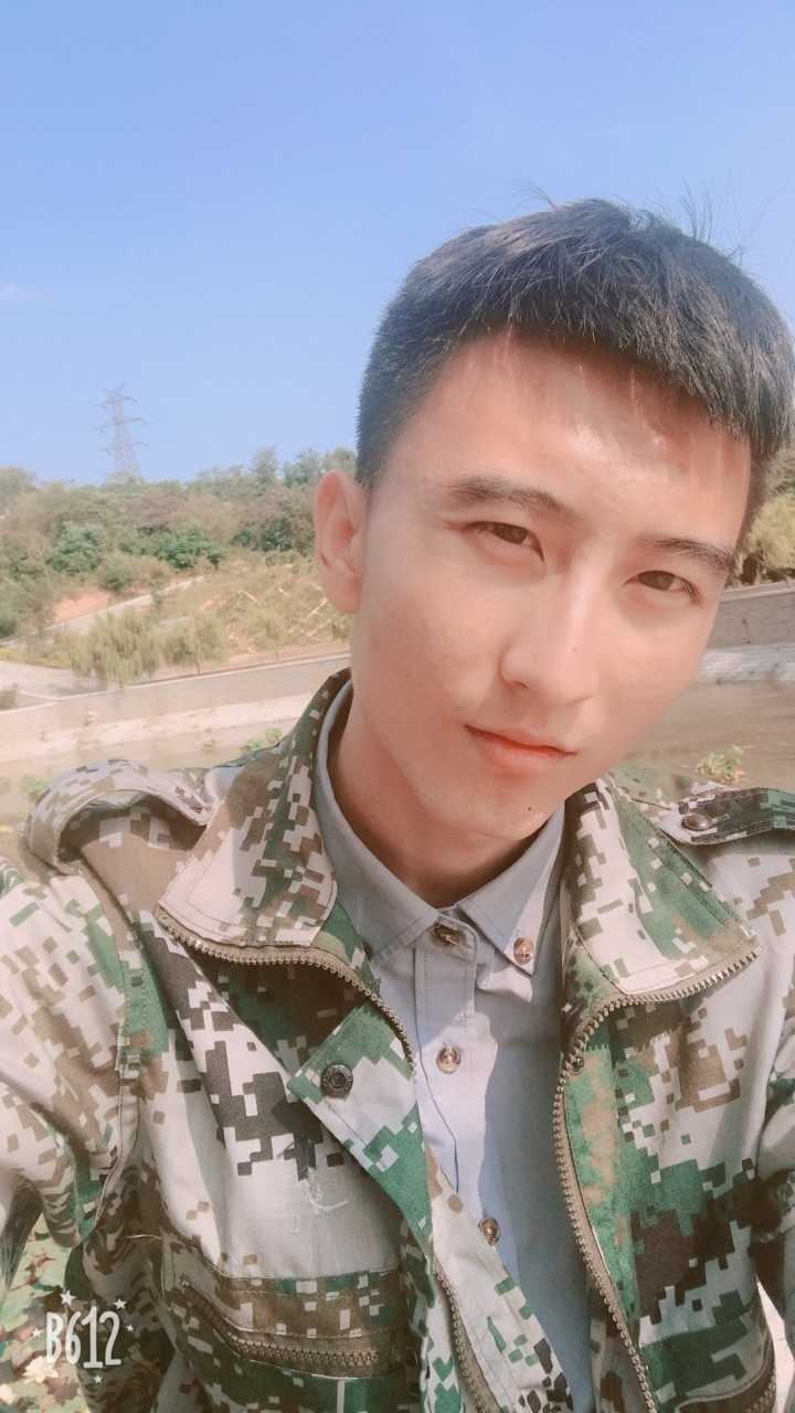 男生脸瘦,额头高,适合undercut吗?