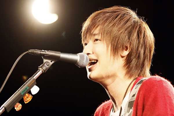 佐香智久,听了他为夏目友人帐6写的并且自己唱的《フローリア》,直接