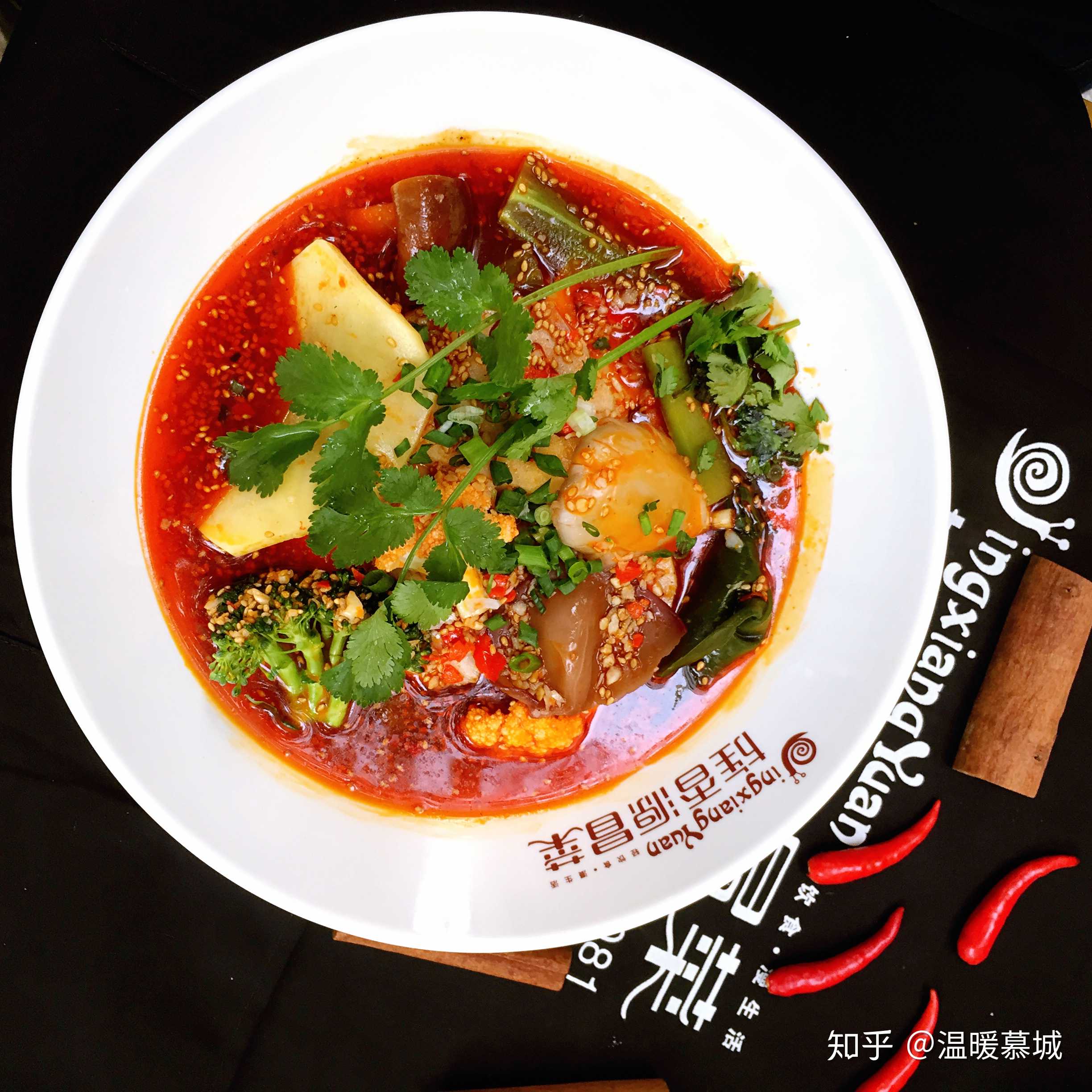 吃旌香源的冒菜实现简单,适量,健康和均衡的饮食状态.