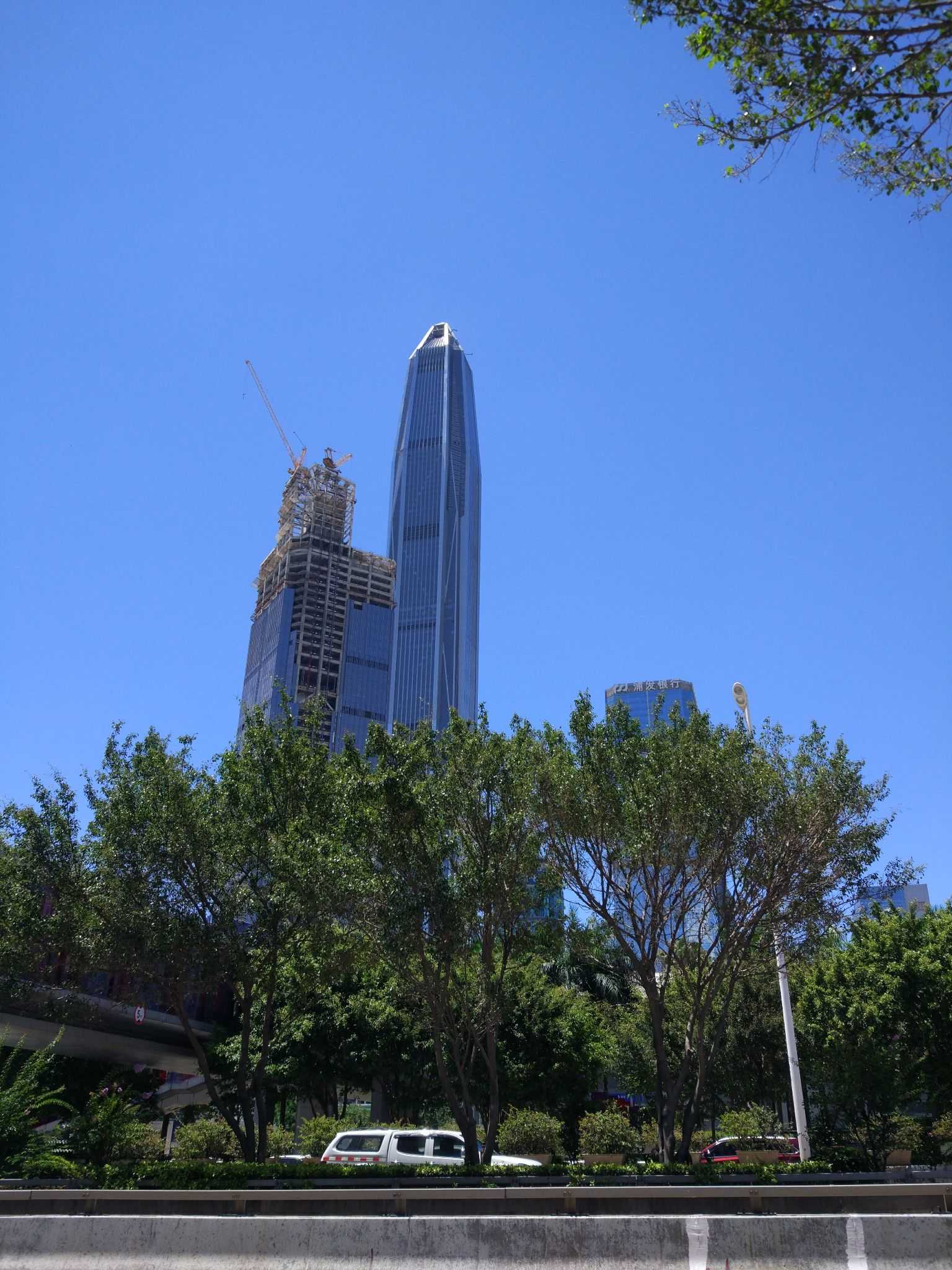 不同时间的平安大厦