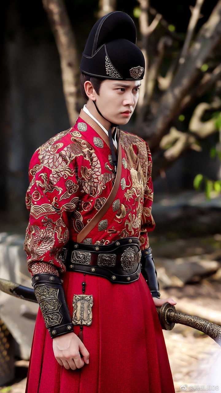 可以分享下任嘉伦的神仙照片吗,谢谢啦(ps:因锦衣之下入坑,超级喜欢