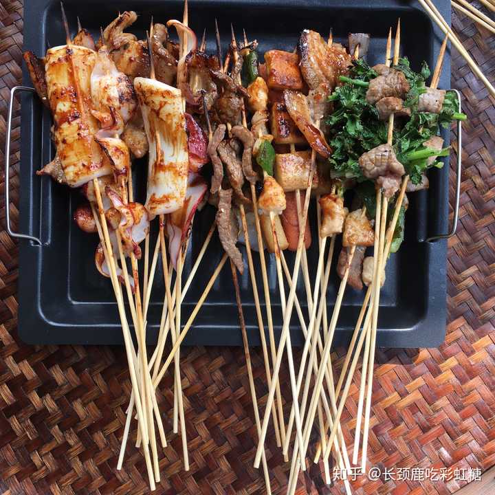 烧烤的时候掏出手机随手拍了一张,也没看,晚上看到觉得很惊艳,像加了