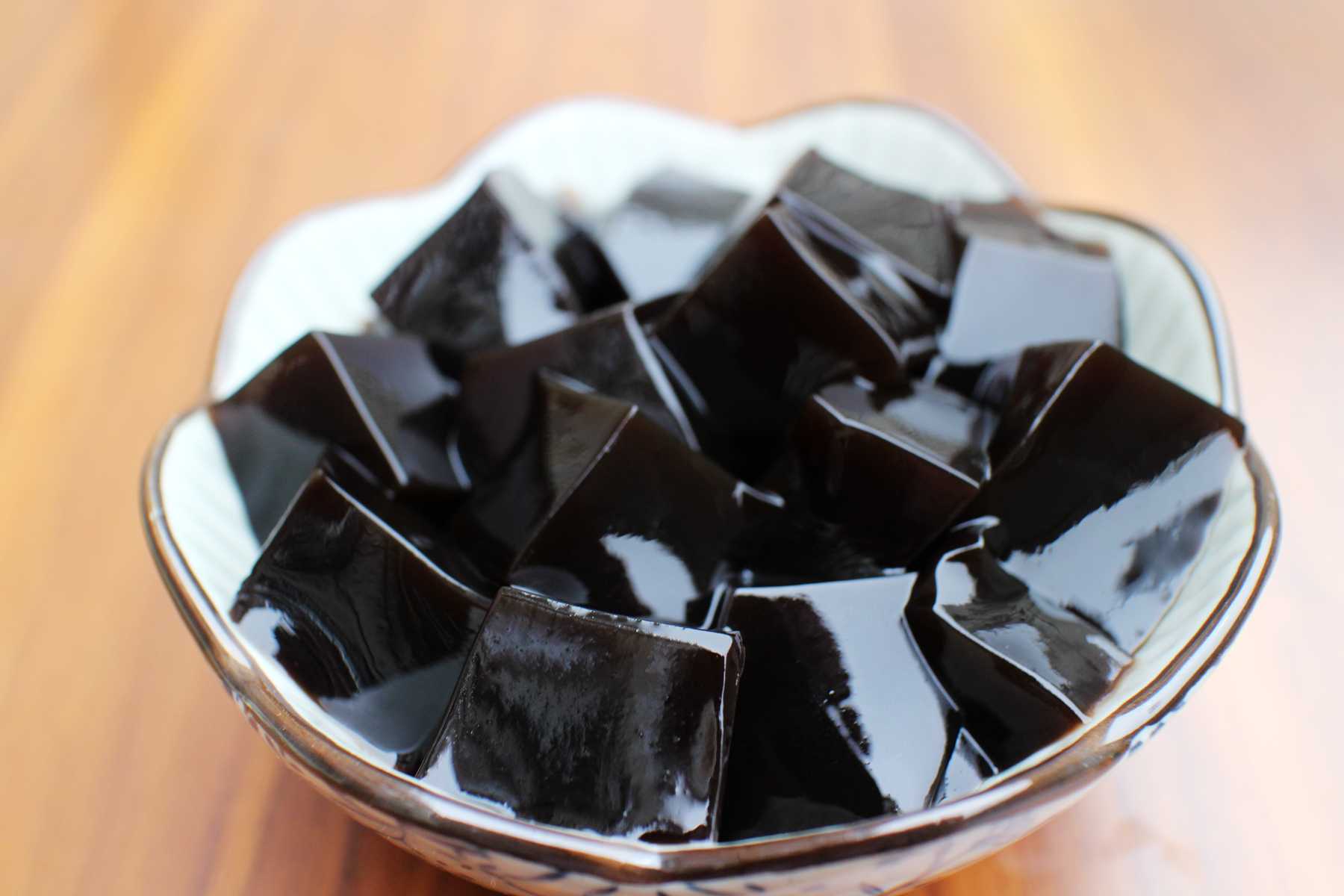 两广地区人民从小吃龟苓膏就只认双钱牌,"双钱"二字就代表着最正宗最