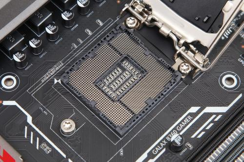 这是英特尔的lga1151接口的主板,1151根针脚